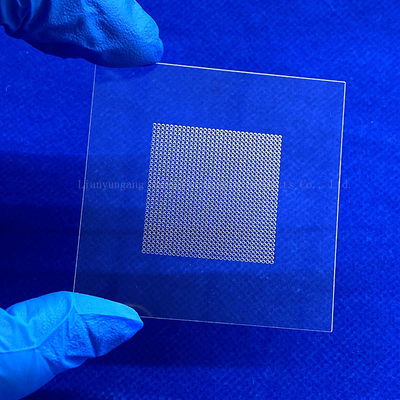 Placa de cristal de cuarzo de silicio fundido resistente al calor Placa de cristal de cuarzo transparente perforada con láser