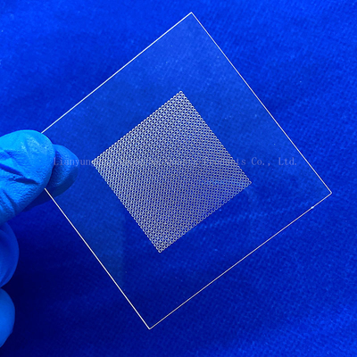 Placa de cristal de cuarzo de silicio fundido resistente al calor Placa de cristal de cuarzo transparente perforada con láser