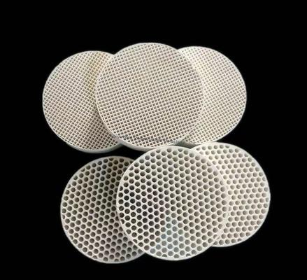 Cerámica refractaria de alta durabilidad con una temperatura de trabajo de hasta 1800 °C y cerámica de aluminio ecológica para aplicaciones a altas temperaturas